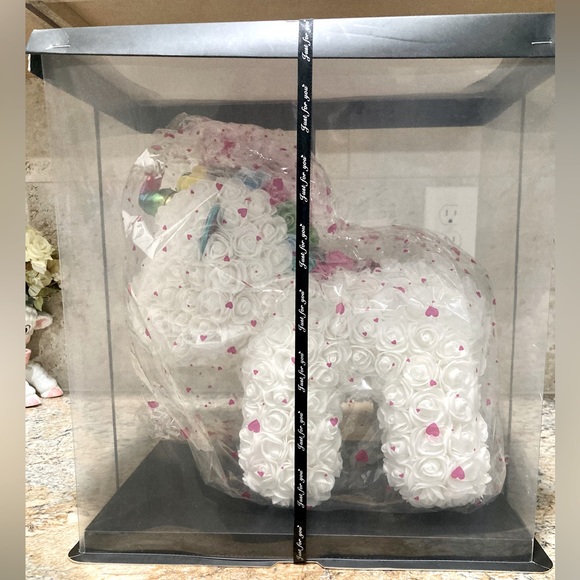 NWT Unicorn flower arrangement | Artificial rose unicorn - Picture 2 of 6